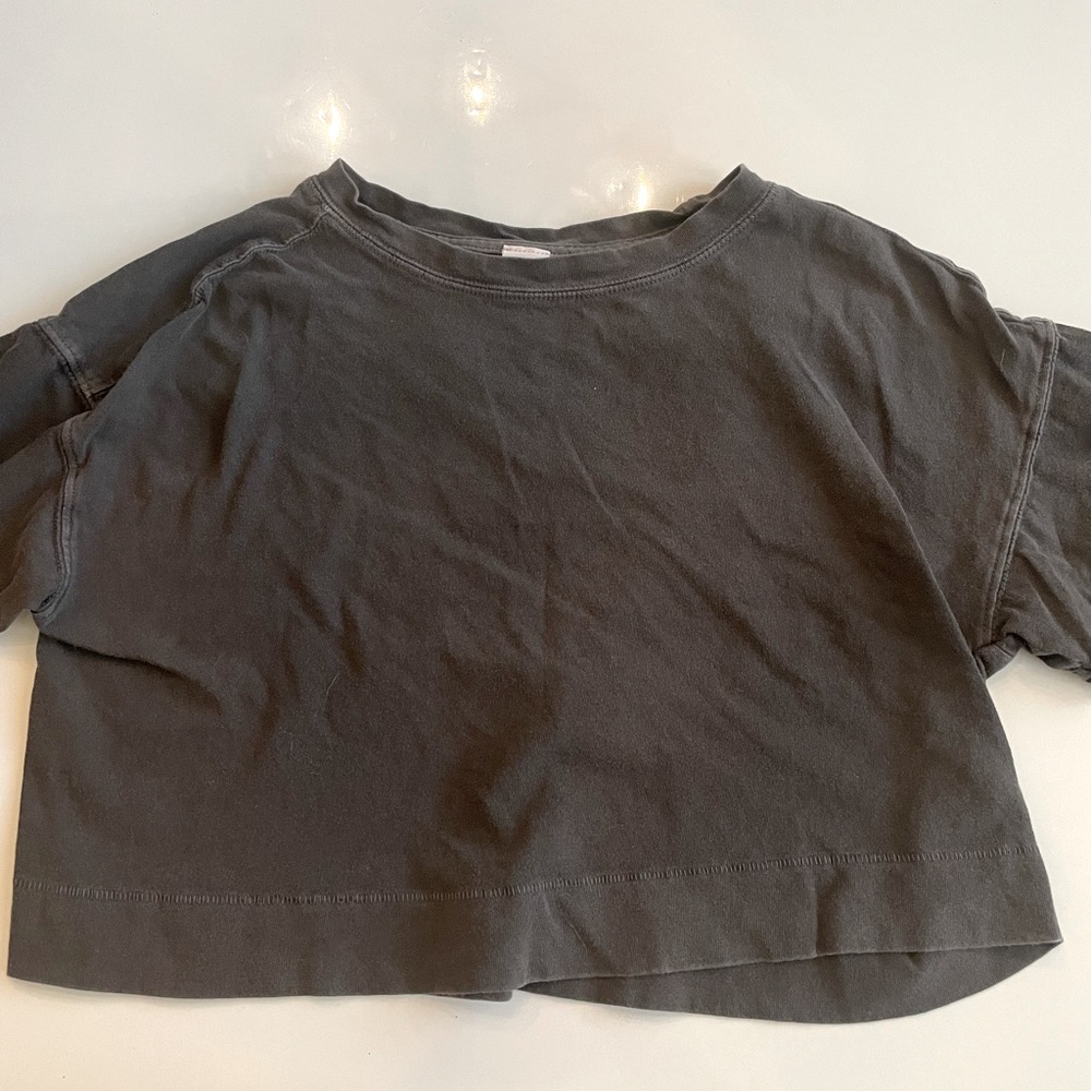 Old Navy grey cropped Kids t-shirt
